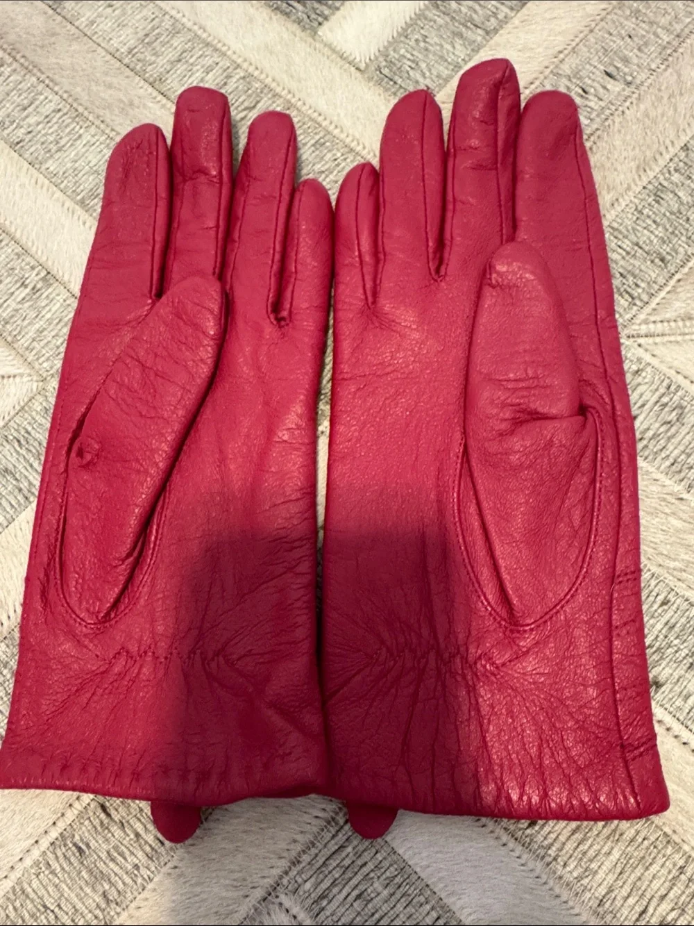 Women's pink Leather Gloves with Chevron Stitch Detail
